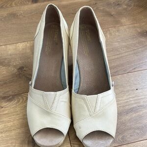 TOMS Women's Cream Peep Toe Shoes